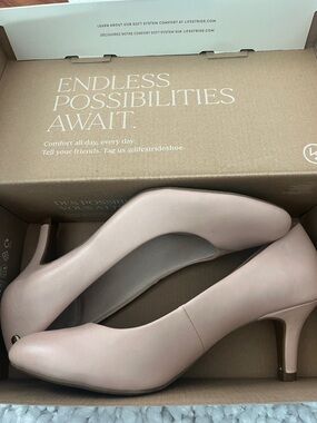 Life Stride Nude Pink Mid Heel Pumps